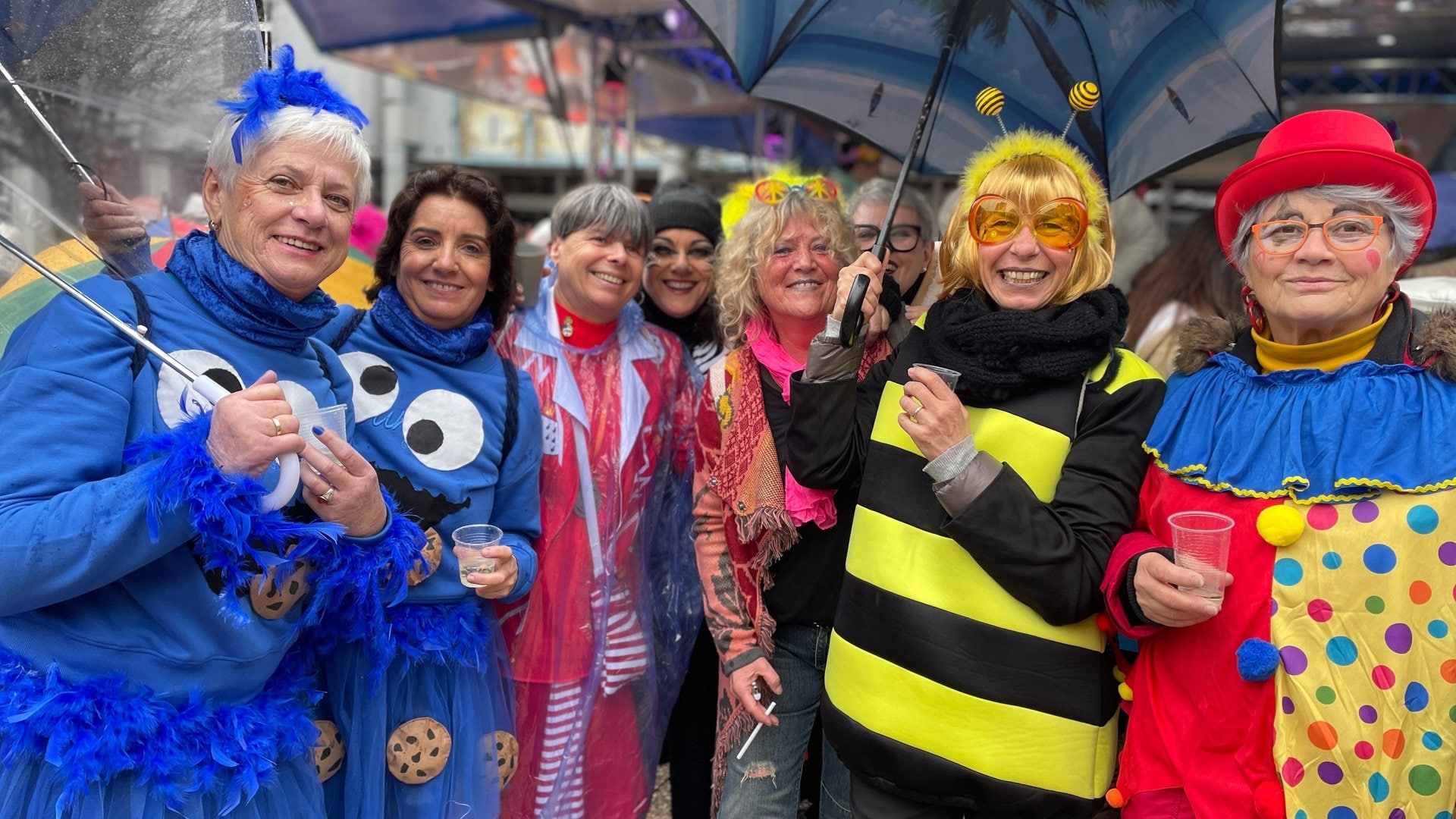 Weiberfastnacht So ausgelassen feierte die Region Trier SWR Aktuell