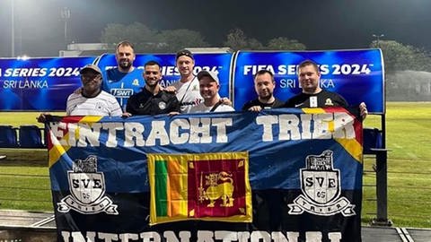 Trierer Fans sind nach Sri Lanka gereist, um Jason Thayaparans erstes Länderspiel zu erleben.