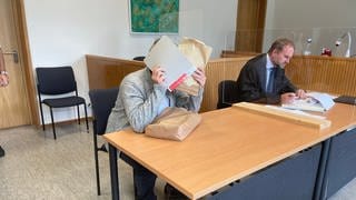 Der Angeklagte 56-Jährige im sogenannten "Cophunter-Prozess" vor dem Amtsgericht in Idar-Oberstein.