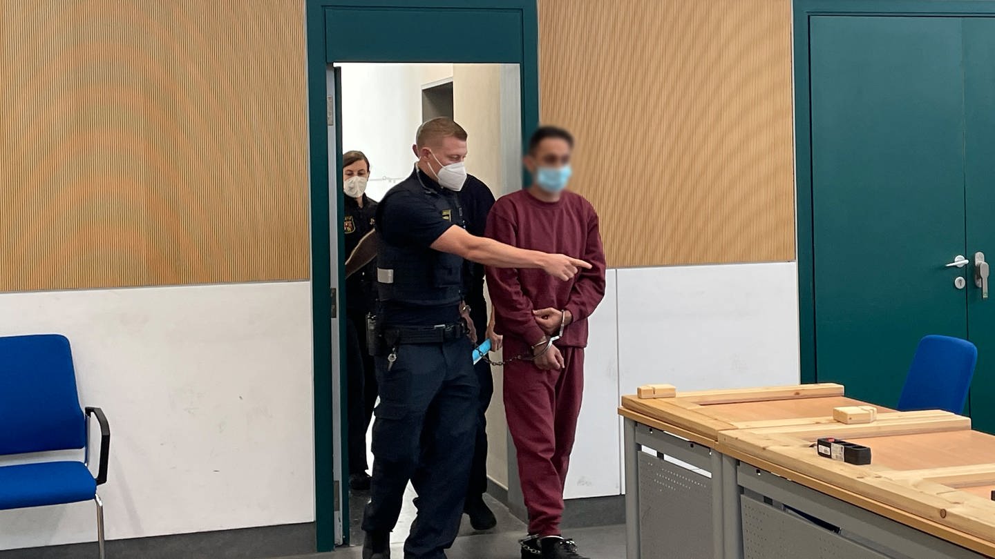 Vor dem Landgericht Trier hat der Prozess gegen einen Mann aus der Ukraine begonnen. Der Angeklagte soll eine Landsfrau in Trier getötet haben.