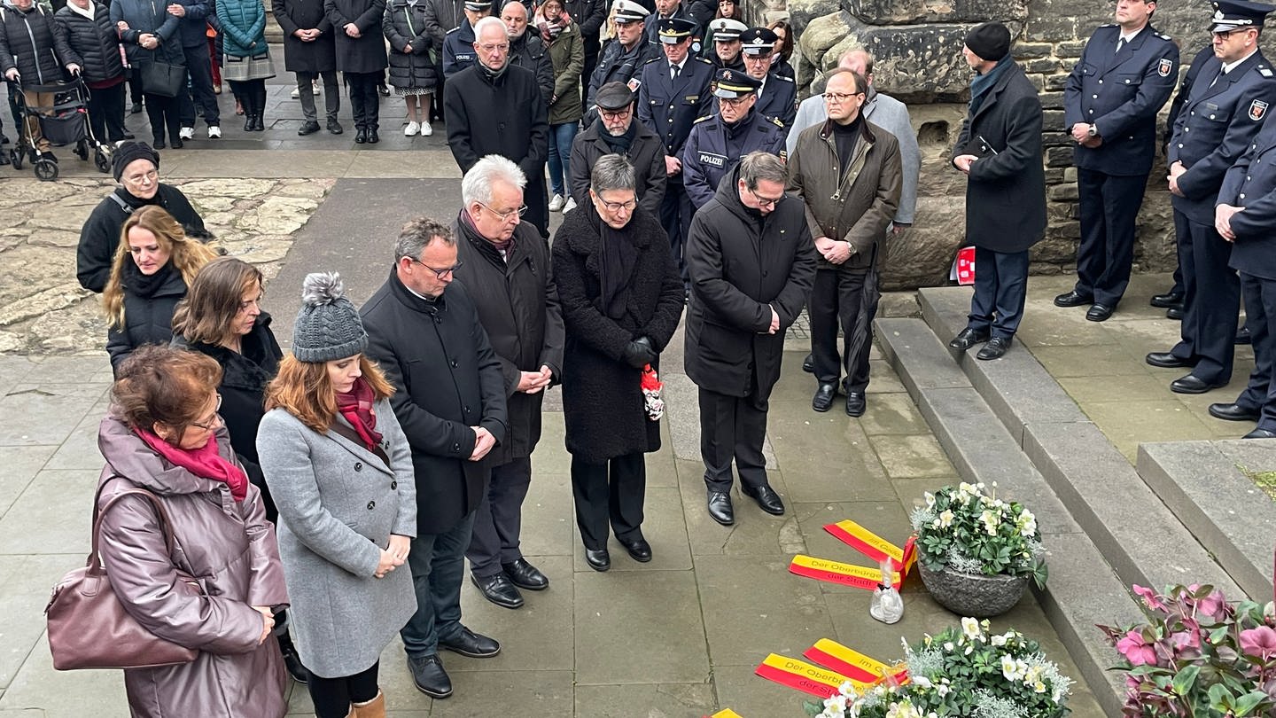 Gedenken an der Porta Nigra: Nach der Amokfahrt in Trier vor zwei Jahren wird in Trier der Opfer gedacht