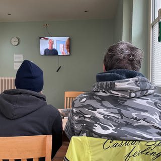 Zwei obdachlose Männer im Benedikt-labre-Haus in Trier