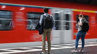 Das bundesweit nutzbare Deutschlandticket für Busse und Bahnen für zunächst 49 Euro soll im Mai kommen und ab dem 3. April gekauft werden können.
