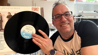 Ralf Meier-Prümm aus Trier sammelt seit etwa zehn Jahren Schallplatten. Mittlerweile hat er 2.000 Scheiben zu Hause und er ist immer wieder auf der Suche nach Raritäten und Sammlerstücken.