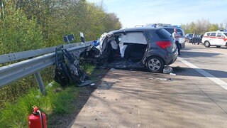 Bei einem Unfall mit einem Falschfahrer auf der A1 bei Manderscheid wurden vier Menschen schwer verletzt