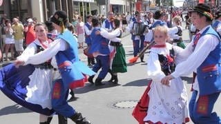 Das Folklore-Festival in Bitburg ist eines der größten Feste der Region. Aus finanziellen Gründen soll es dieses Jahr kleiner ausfallen als früher. 