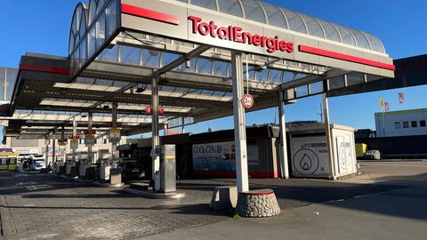 Die Tankstelle in der Zurmaiener Straße ist die einzige in der Region Trier mit einer Zapfsäule für Erdgas. 