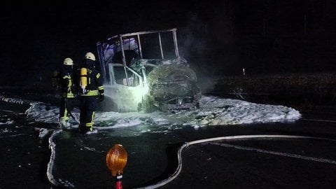 Lkw brennt auf A60