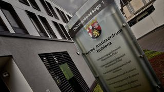 Schild der Generalstaatsanwaltschaft Koblenz - Weitere IS-Rückkehrerin aus Idar-Oberstein angeklagt