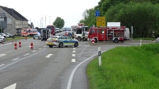 Bei einem Verkehrsunfall in der Nähe von Osburg (Landkreis Trier-Saarburg) sind sechs Menschen, darunter zwei Kinder, verletzt worden.