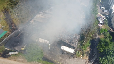 Großbrand in einem landwirtschaftlichen Betrieb in Ralingen-Godendorf (Kreis Trier-Saarburg).