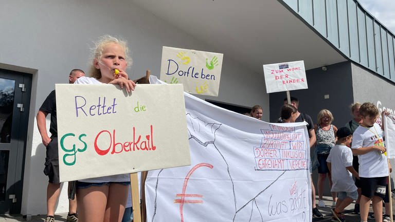 Schülerin protestiert gegen Schulentwicklungskonzept der Verbandsgemeinde Bitburger Land