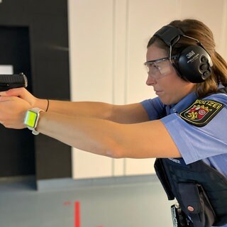 Laura Wagner ist sei vergangenem Oktober Polizeidienstanwärterin. Junge Leute wie sie sucht die Polizei. Denn es fehlen Fachkräfte. Zuletzt wurden weniger Anwärter eingestellt als geplant. Der Nachwuchs fehlt.