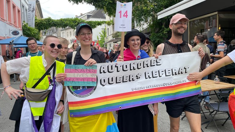 Am Samstag demonstrierten in Trier tausende für die Rechte der queeren Community.