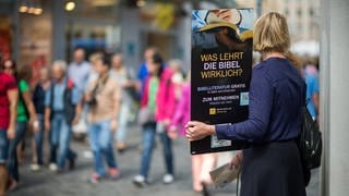 Mehr als 4.000 Mitglieder der Zeugen Jehovas treffen sich am Wochenende in Trier zu einem Kongress.