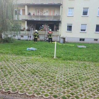 Beim Brand in einem Mehrfamilienhaus in Trier sind fünf Menschen leicht verletzt worden