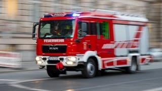 Feuerwehreinsatz - 72-Jaehriger setzt in Daun Küche in Brand