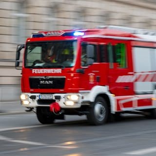 Feuerwehreinsatz - 72-Jaehriger setzt in Daun Küche in Brand