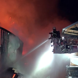 Brand einer Firmenhalle in Trierweiler 