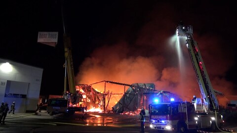 Brand einer Firmenhalle in Trierweiler 