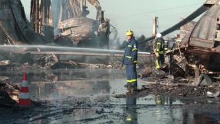 In Trierweiler ist die Lagerhalle eines Holzbetriebes abgebrannt. Es entstand Schaden in Millionenhöhe.