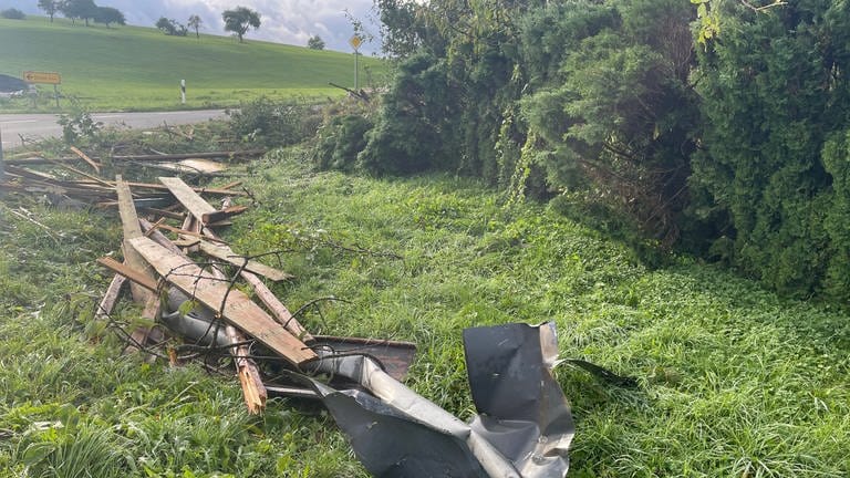 Laut Einsatzkräften ist es jetzt auch amtlich, dass ein Tornado durch Nusbaum in der Eifel gefegt ist und große Schäden hinterlassen hat.