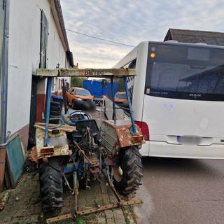 Unfall mit Schulbus in Hentern im Kreis Trier-Saarburg