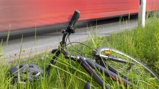 Ein 70-Jähriger muss sich am Landgericht Trier wegen der fahrlässigen Tötung eines Radfahrer verantworten. Er soll den Mann beim Überholen erfasst haben.