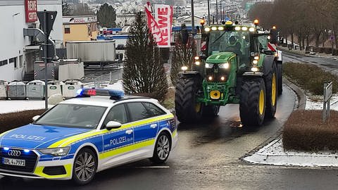 Am Morgen waren die Traktoren zu einer Art Sternfahrt nach Bitburg unterwegs.