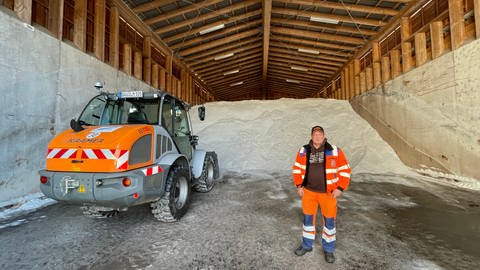 Christian Steins, Leiter der Straßenmeisterei Arzfeld, geht davon aus, dass der Räum- und Streudienst sich gut vorbereitet hat auf Schneefälle und Eisglätte.