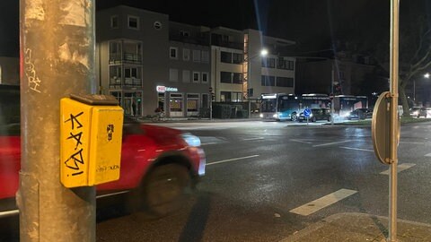 Es sind zwar etwas weniger Autos unterwegs als sonst, aber in Trier läuft der Verkehr noch weitgehend normal. 