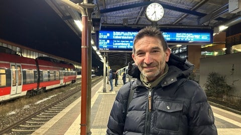 Wolfgang Stolz will wegen des angesagten Unwetters heute mit der Bahn zur Arbeit nach Luxemburg fahren.