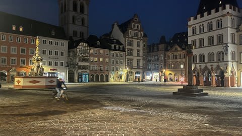 Glatteis auf dem Hauptmarkt Trier