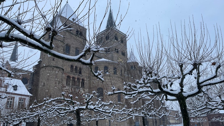 Viel Schnee und winterliche Stimmung in der Region Trier