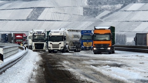 Feststeckende LKW auf der A1 