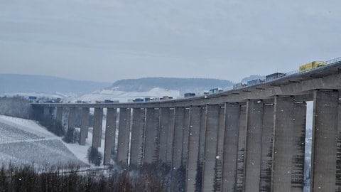 Feststeckende LKW auf der A1 