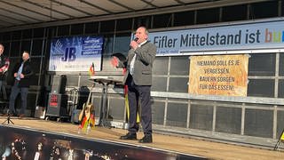 Hubert Aiwanger hält eine Rede auf der "Mittelstand macht mobil" Demonstration