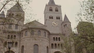 Am 1. Mai 1974 wurde der Trierer Dom nach der Restaurierung wiedereröffnet.
