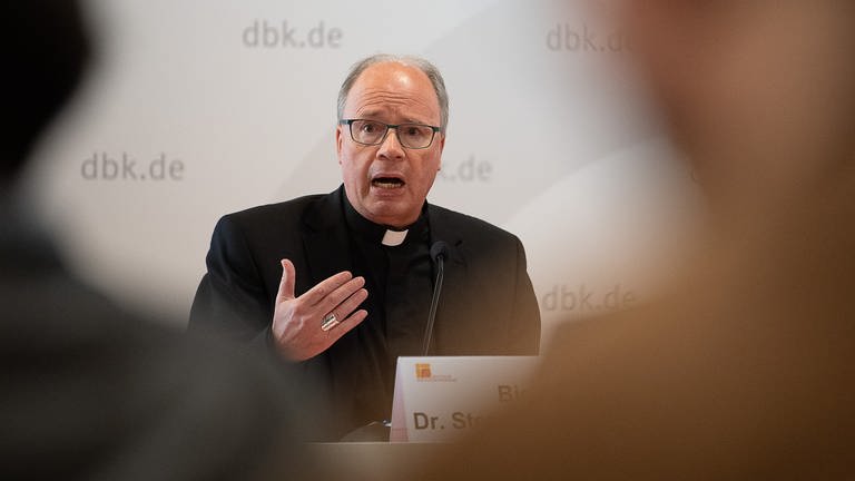 Bischof Ackermann bestätigt Entlassung des AfD-Politikers Christoph Schaufert aus einem Kirchengremium. 