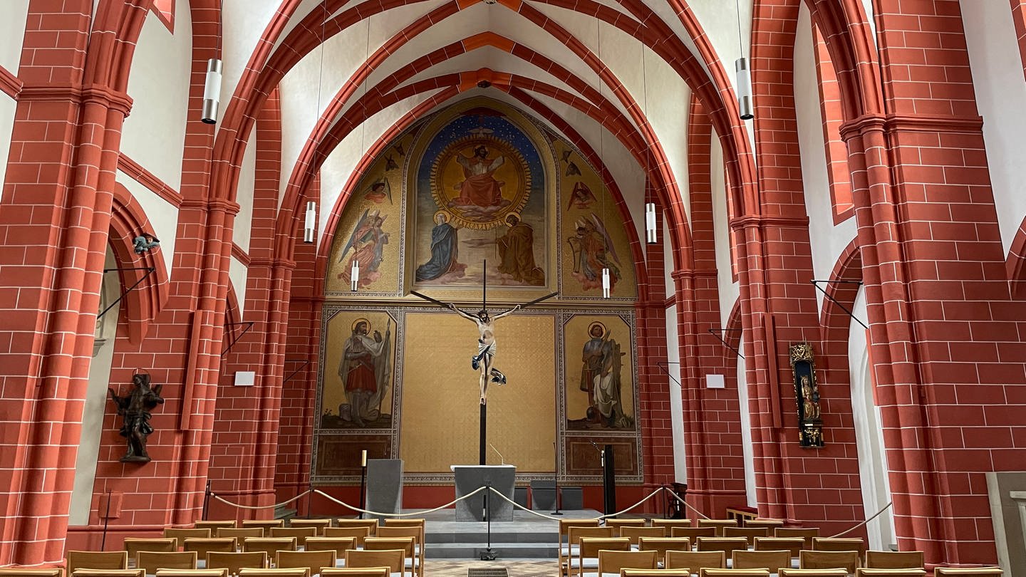 Innenansicht der renovierten Kirche St. Gangolf in Trier