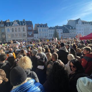 10.000 Menschen kommen zur Demo gegen Rechtsextremismus in Trier