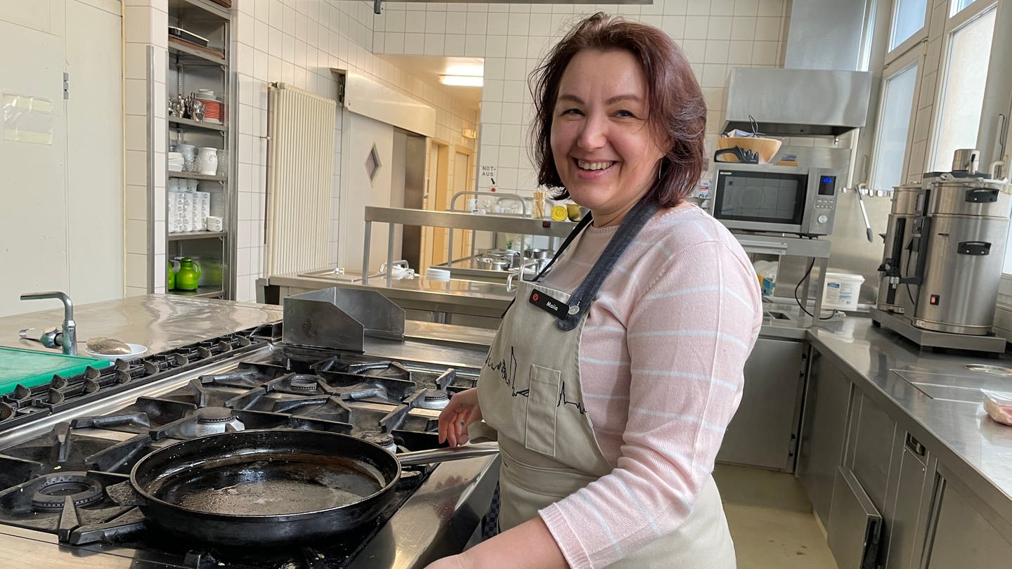 Maiia Kibalnichenko ist aus der Ukraine nach Trier geflüchtet. Hier hat sie Arbeit in der Küche des Hotels Vienna House easy gefunden.