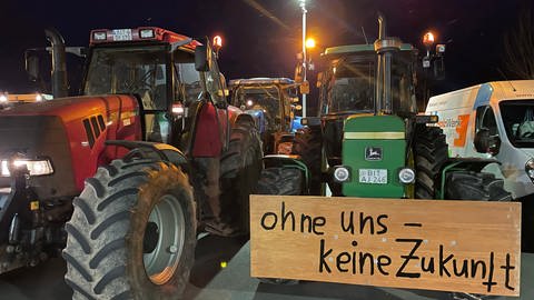 Überall in der Region Trier demonstrieren heute Bauern gegen die Pläne der Bundesregierung. Auch in der Eifel. IN Badem treffen sich Landwirte um mit ihren Traktoren Richtung Bitburg zu einer Kundgebung zu fahren