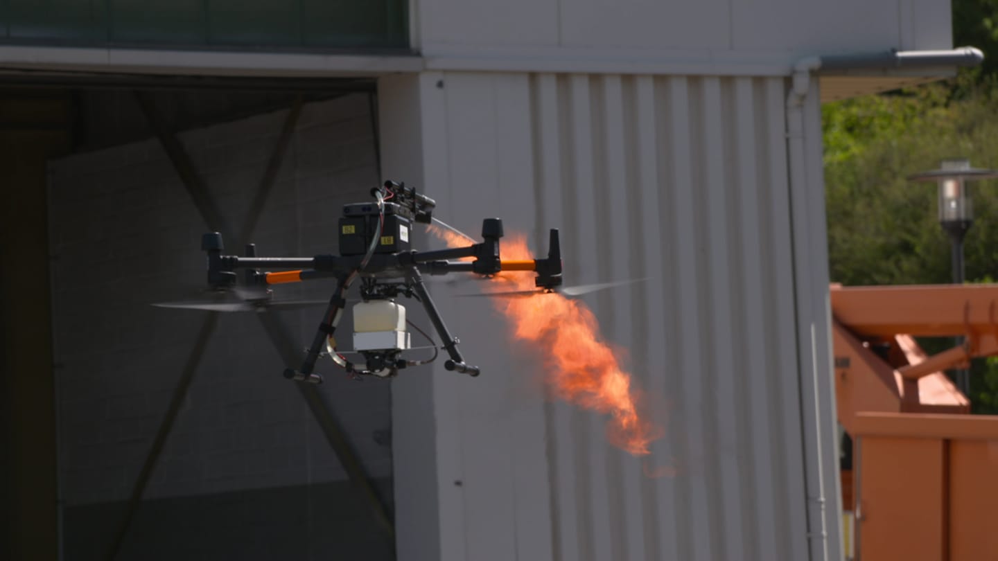 Feuerspeiende Drohne von Westenergie in Gerolstein.