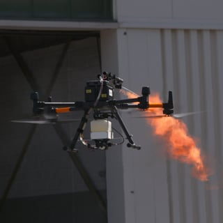 Feuerspeiende Drohne von Westenergie in Gerolstein.