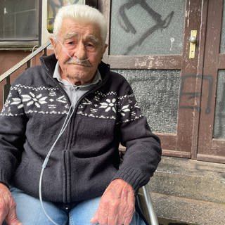 Die Familie von Wilhelm Reinhardt wurde im Holocaust ermordet, als er noch ein Kind war. Diese Erinnerungen kommen wieder hoch, wenn er Hakenkreuze an seiner Hauswand sieht. 