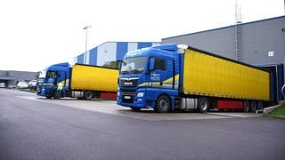 Noch fahren knapp 30 LKW´s bei Krüger Logistik in Schweich bundesweit Waren aus.