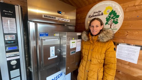 Tini Theisen hat mit ihrem Mann Christian vor sieben Jahren den ersten Milchautomaten im Bitburger Land eröffnet. 