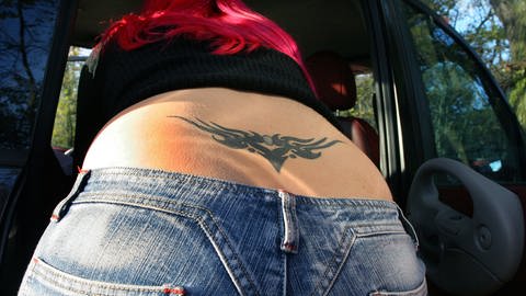 Tattoo-Trend der vergangenen Tage: Eine Tätowierung, die der Stelle und Form wegen auch "Arschgeweih" genannt wird