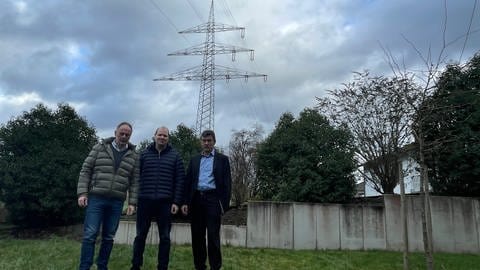 Thilo Barzen, Karl Klein und Peter Mertes wollen keine größeren Stromleitungen am Ortsrand von Salmtal. 